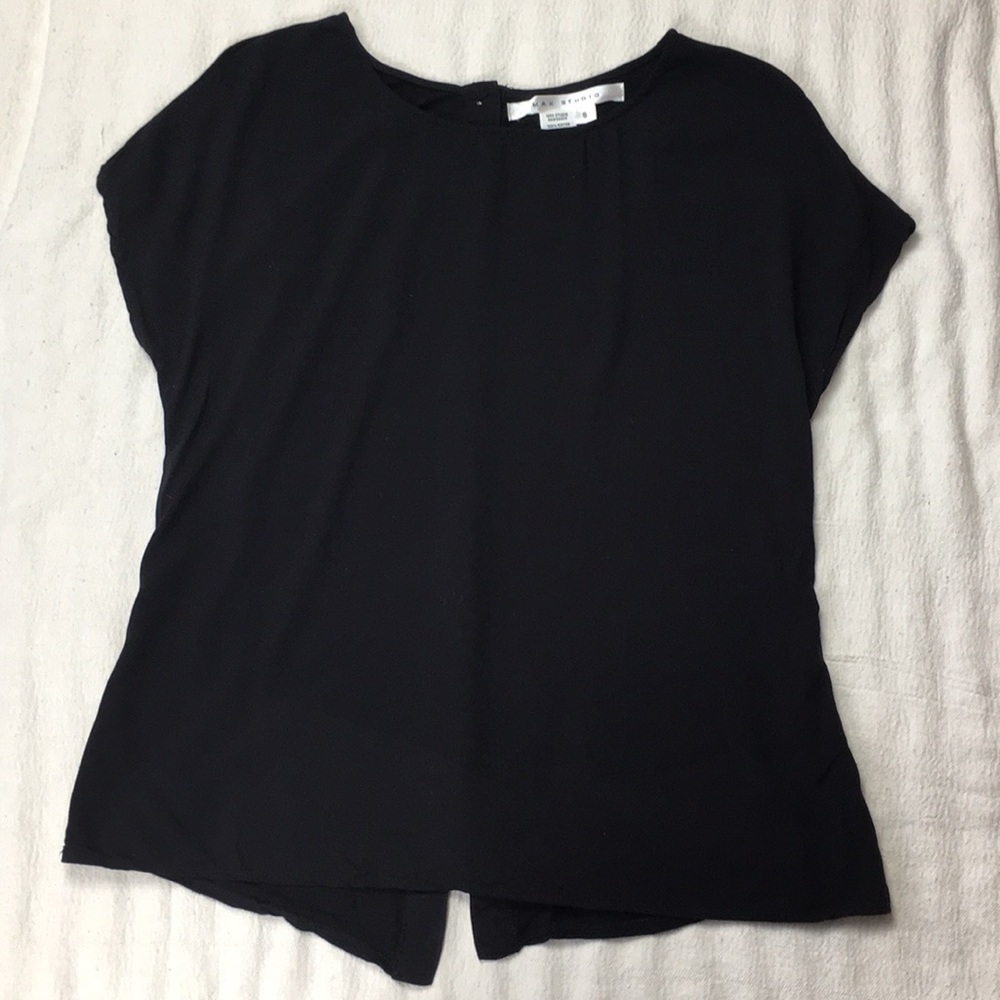 Max Studio button back tee